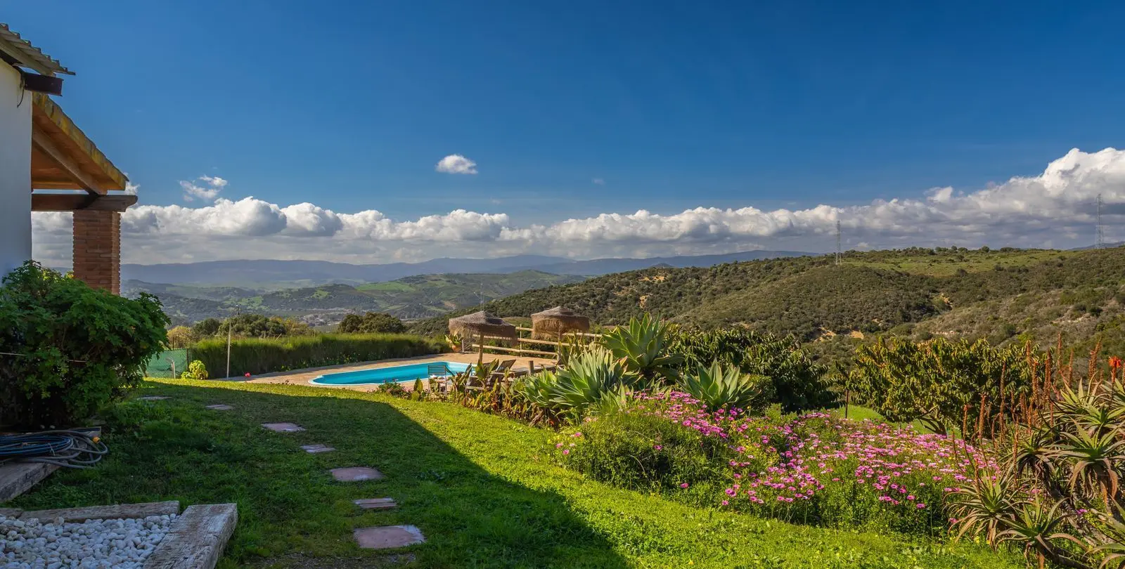 Sale of hotel in Casares 2