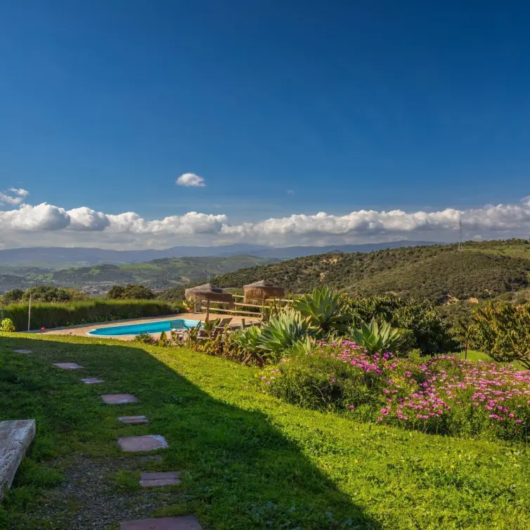 Продажа отеля в Casares