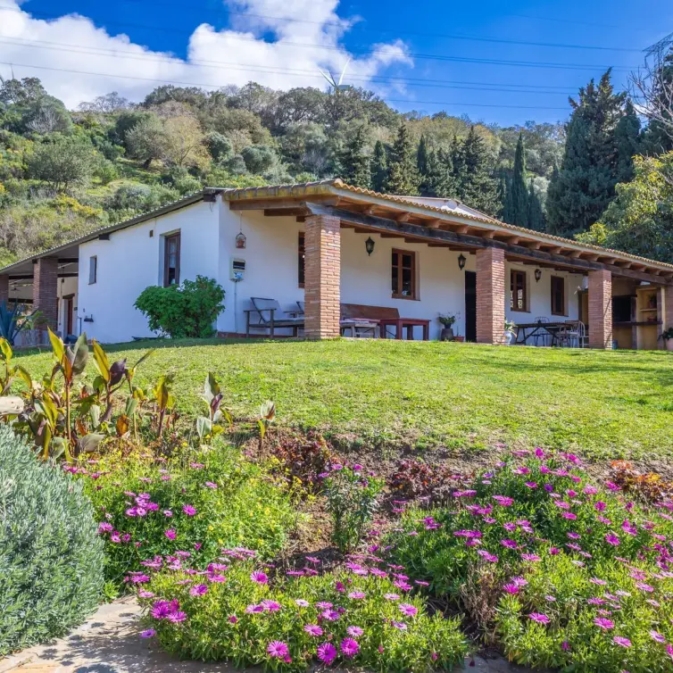 Продажа отеля в Casares