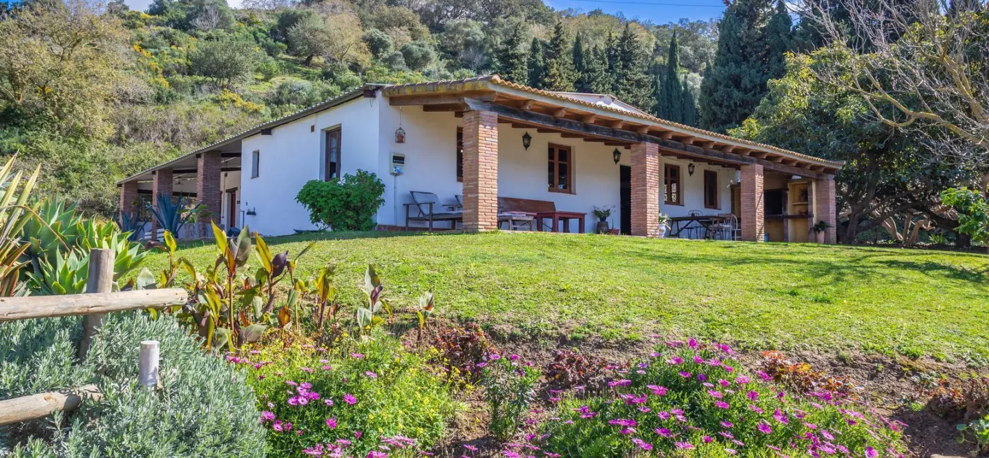 Продажа отеля в Casares 2