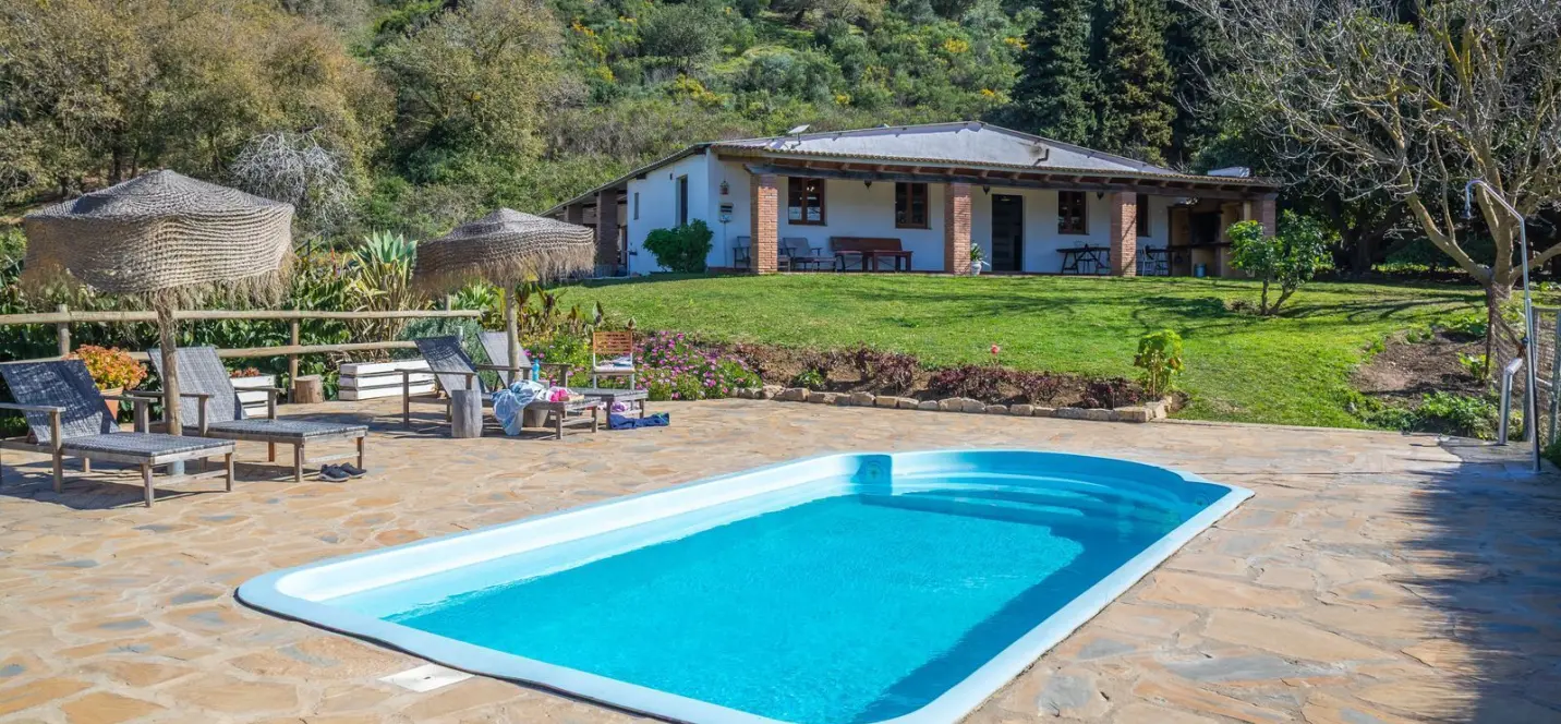 Продажа отеля в Casares 3