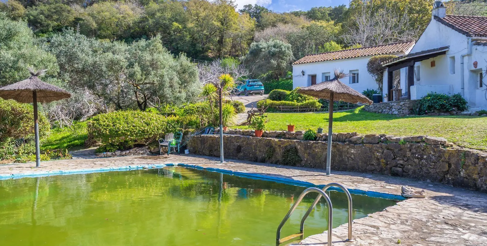 Sale of hotel in Casares 6