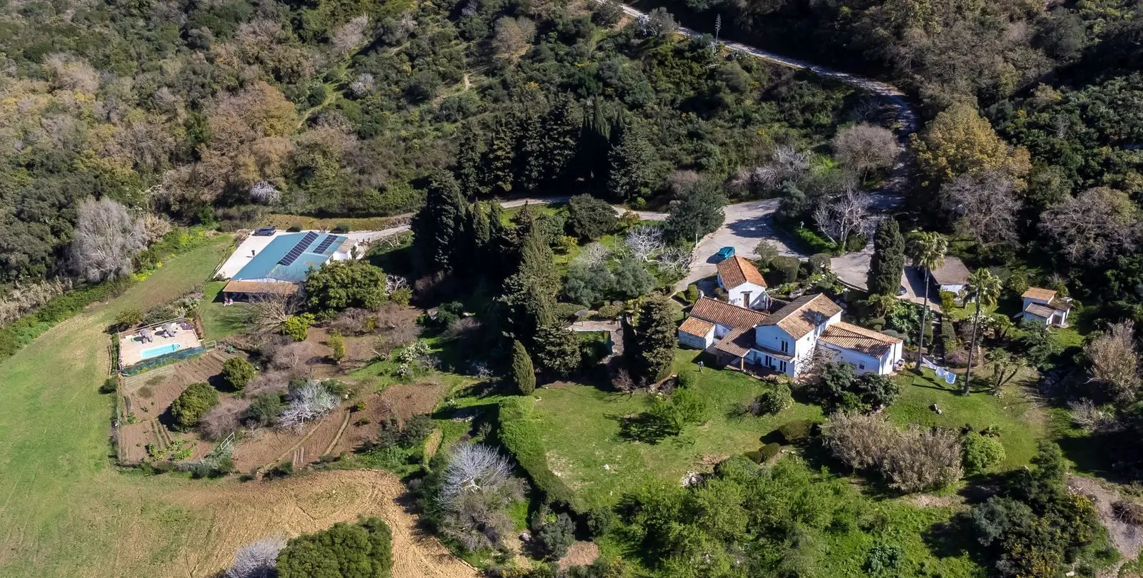 Sale of hotel in Casares 7