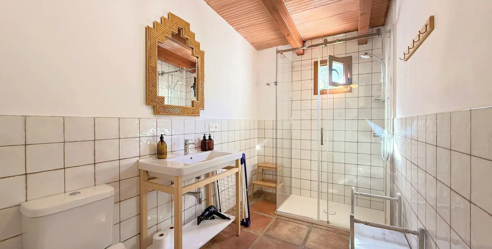Sale of hotel in Casares 13