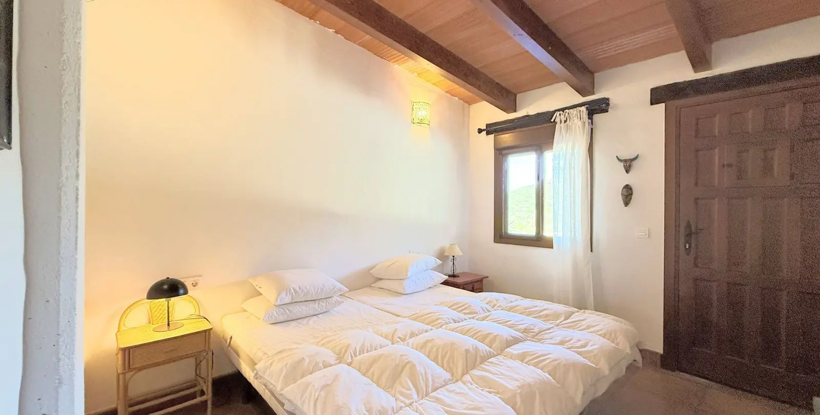 Sale of hotel in Casares 28