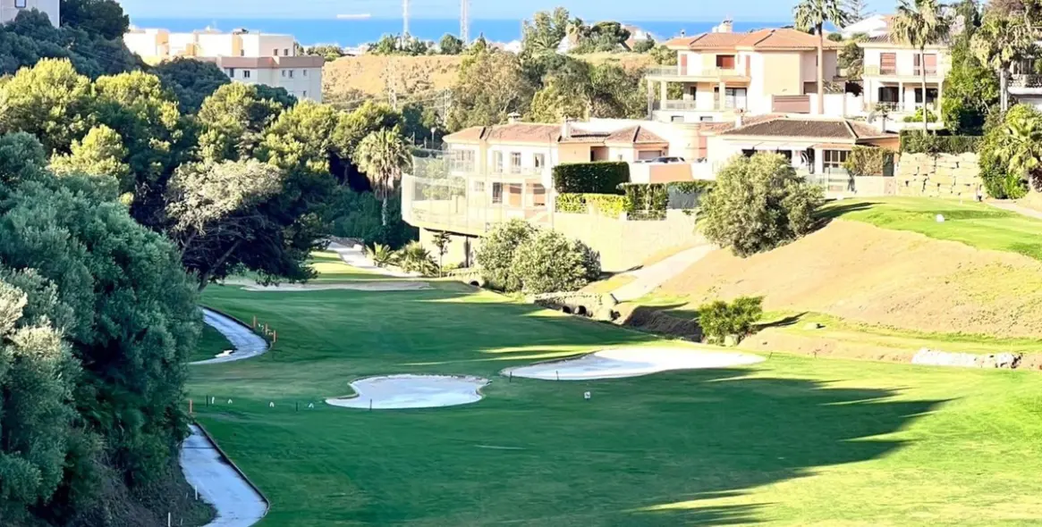 Sale of detached villa in Riviera del Sol 1