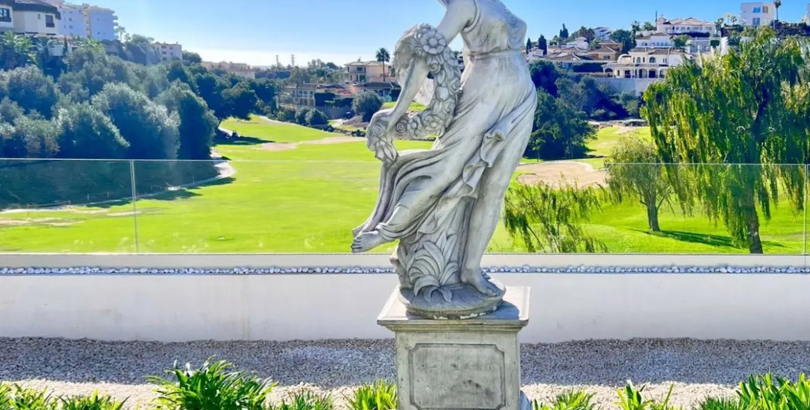 Sale of detached villa in Riviera del Sol 2