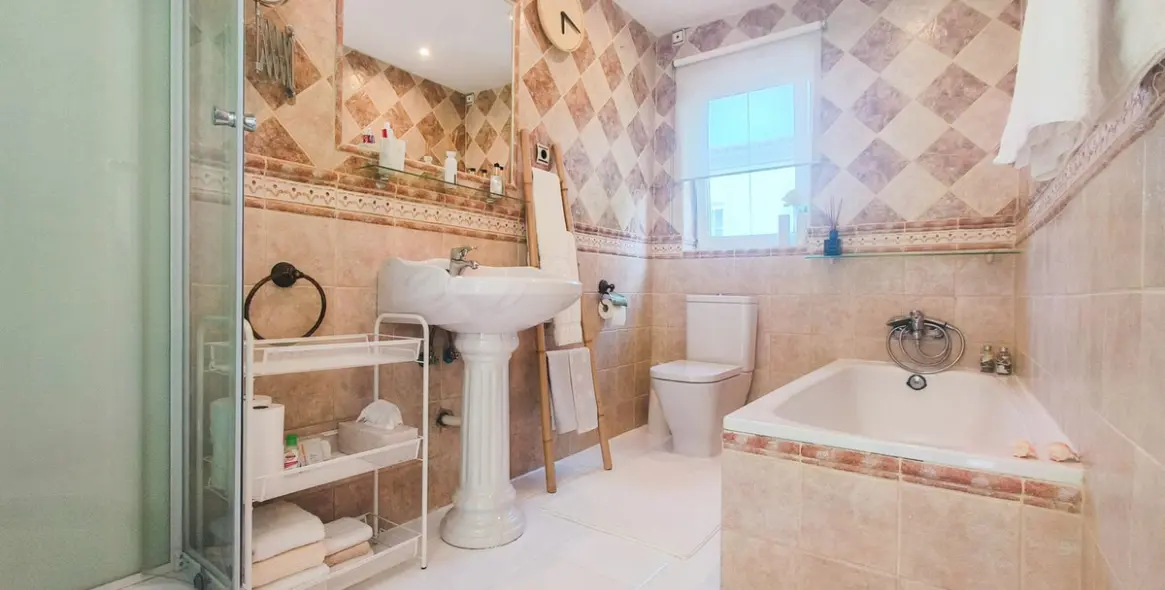 Sale of detached villa in Riviera del Sol 43