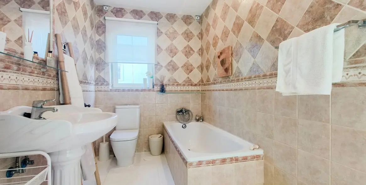 Sale of detached villa in Riviera del Sol 44