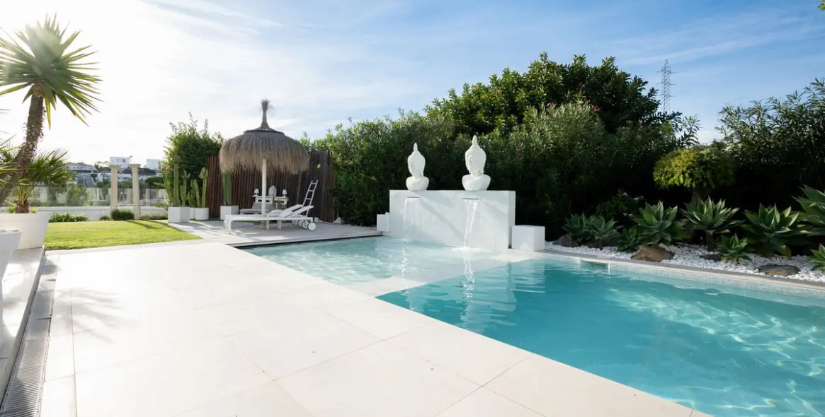 Sale of detached villa in Riviera del Sol 52