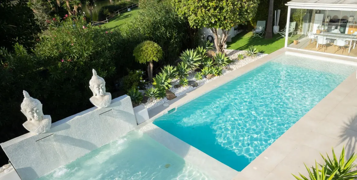 Sale of detached villa in Riviera del Sol 54