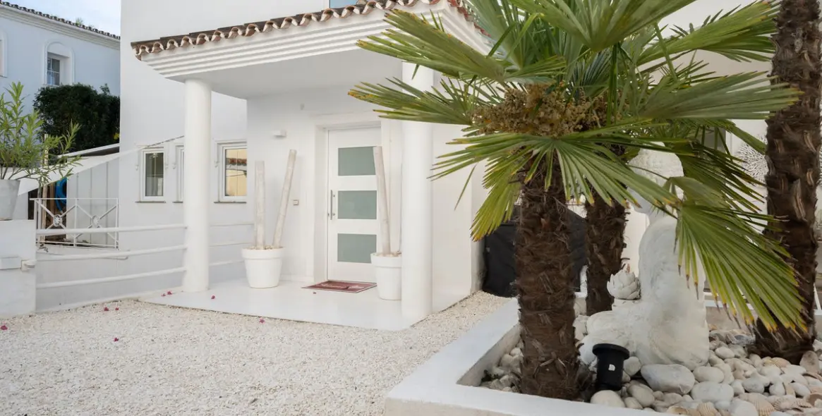 Sale of detached villa in Riviera del Sol 69