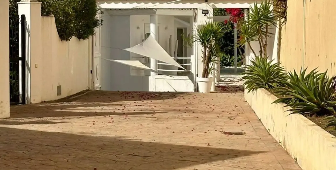 Sale of detached villa in Riviera del Sol 72