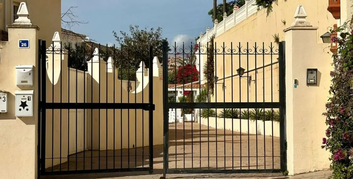 Sale of detached villa in Riviera del Sol 73