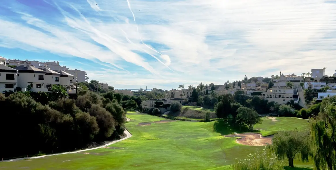 Sale of detached villa in Riviera del Sol 74