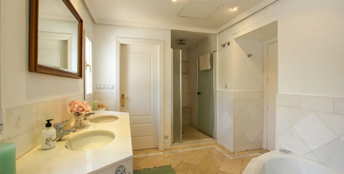 Продажа  отдельно стоящей виллы в Sotogrande 17