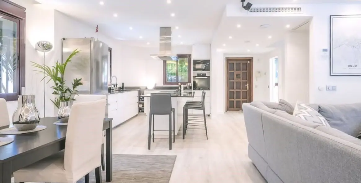 Sale of semi-detached house in Marbella (district The Golden Mile) 1