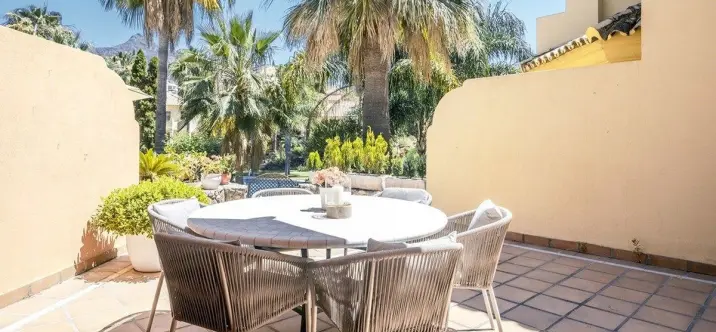 Semi-detached house R5162563 1