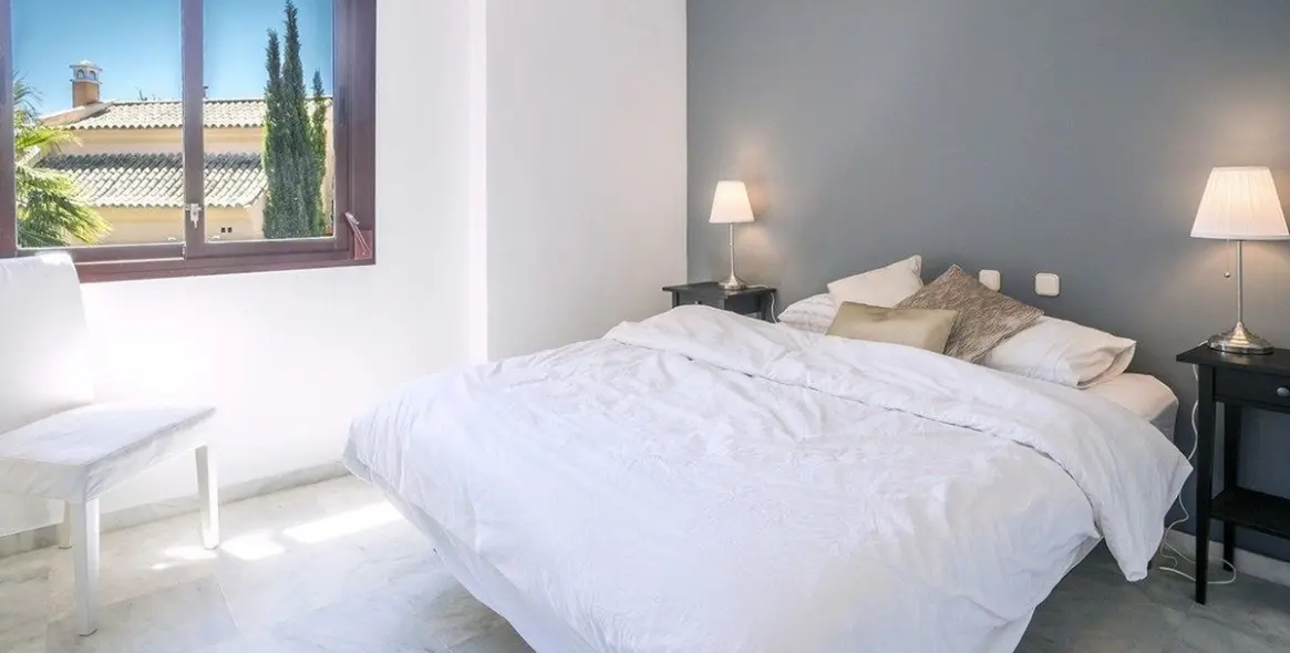 Продажа дома на две семьи в The Golden Mile 11