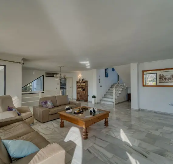 Venta de villa independiente en Nueva Andalucía