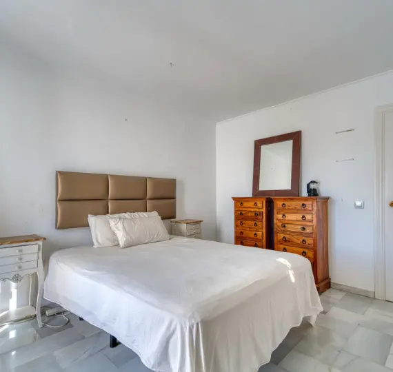 Venta de villa independiente en Nueva Andalucía