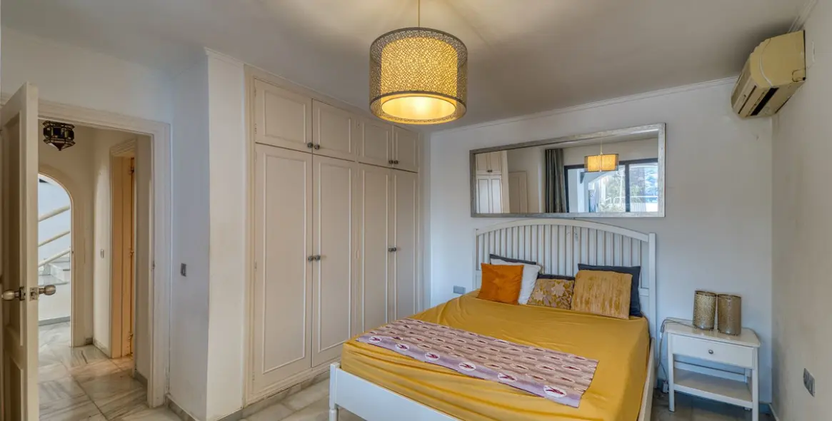 Venta de villa independiente en Nueva Andalucía 4