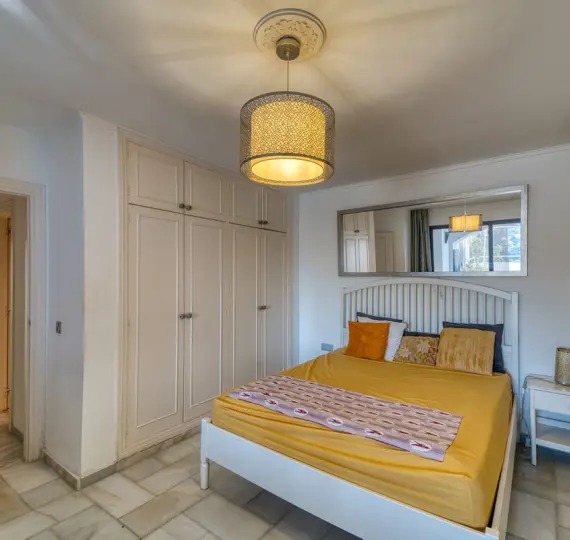 Venta de villa independiente en Nueva Andalucía