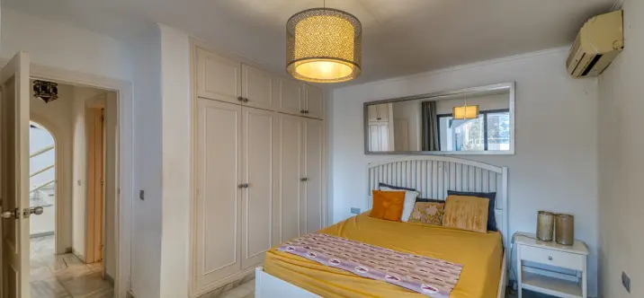 Venta de villa independiente en Nueva Andalucía 3