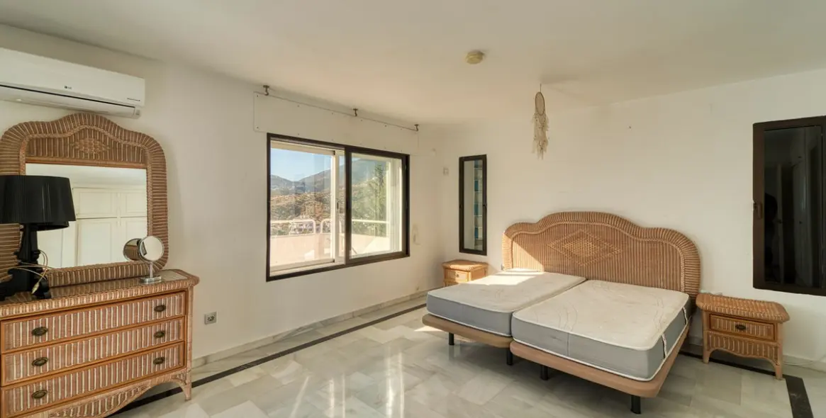 Venta de villa independiente en Nueva Andalucía 5