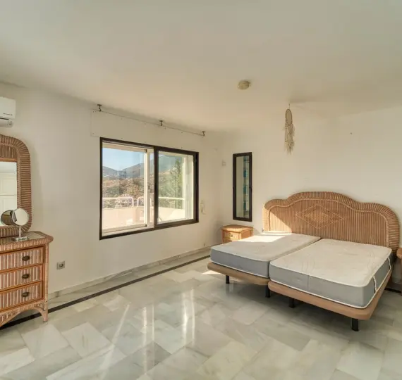 Venta de villa independiente en Nueva Andalucía