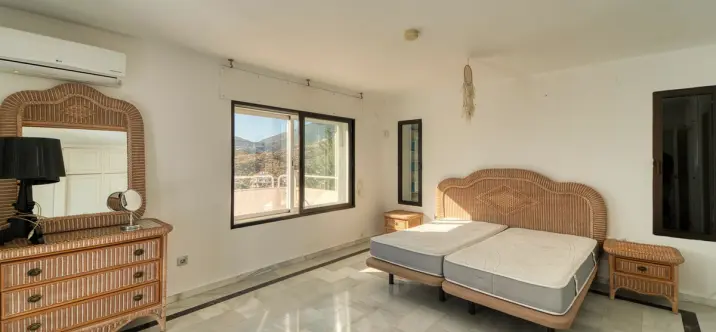 Venta de villa independiente en Nueva Andalucía 4