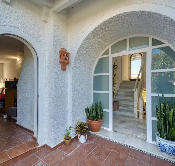 Venta de villa independiente en Nueva Andalucía