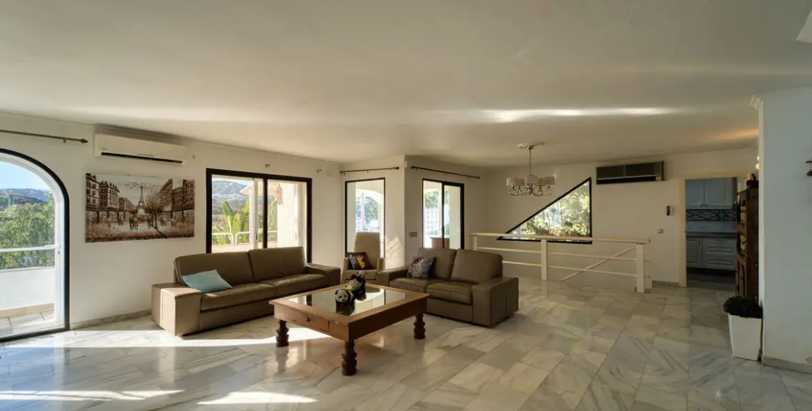 Venta de villa independiente en Nueva Andalucía 9