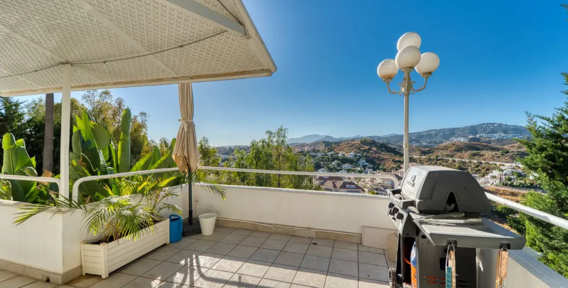 Venta de villa independiente en Nueva Andalucía 11