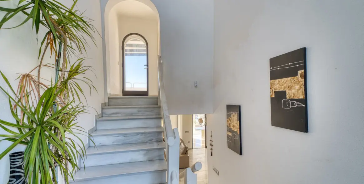 Sale of detached villa in Nueva Andalucía 25