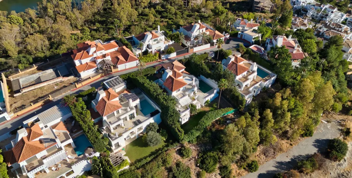 Sale of detached villa in Nueva Andalucía 28