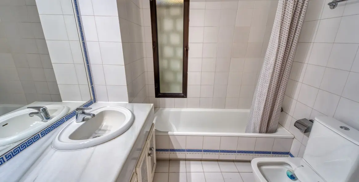 Sale of detached villa in Nueva Andalucía 33