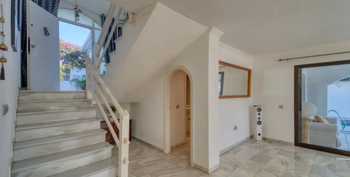 Sale of detached villa in Nueva Andalucía 35
