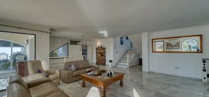Sale of detached villa in Nueva Andalucía 3