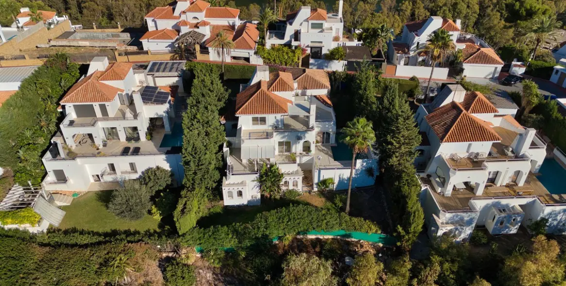 Venta de villa independiente en Nueva Andalucía 30