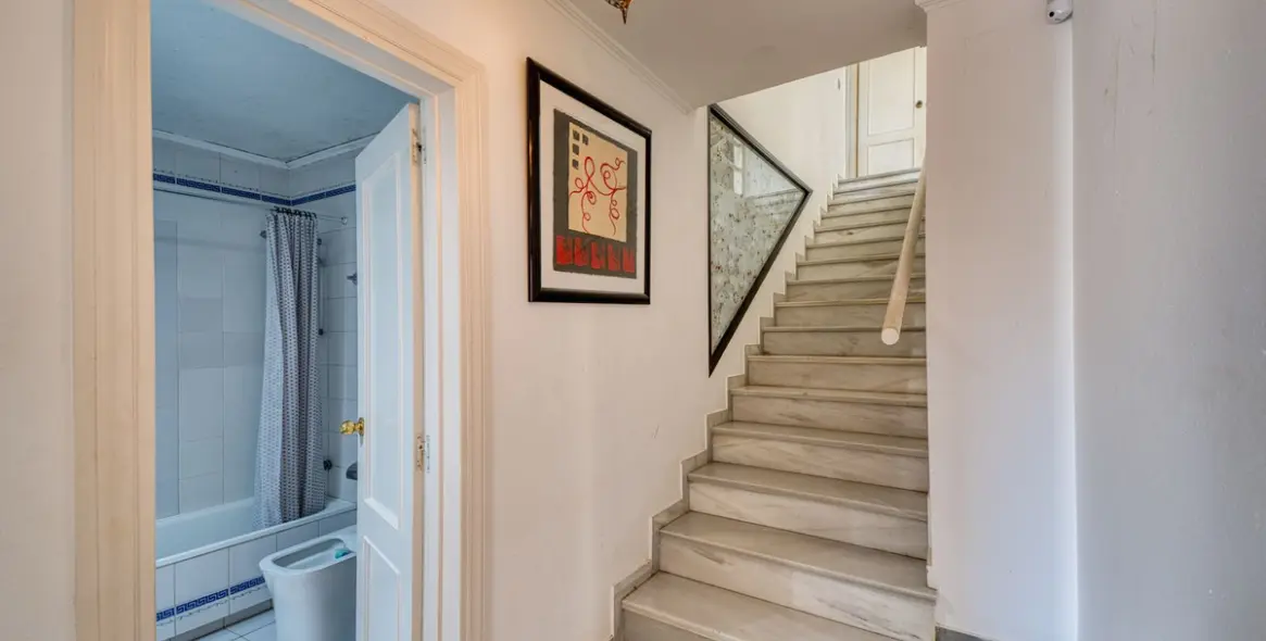 Venta de villa independiente en Nueva Andalucía 38