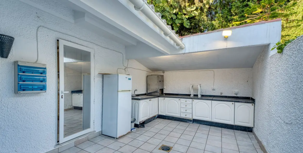 Venta de villa independiente en Nueva Andalucía 41