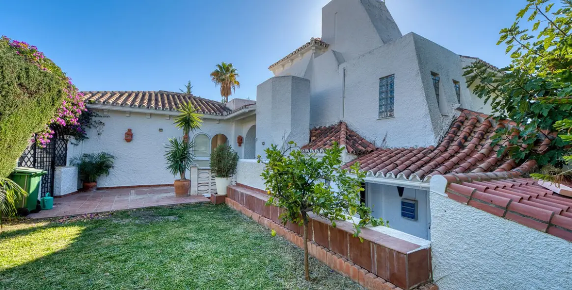 Venta de villa independiente en Nueva Andalucía 43
