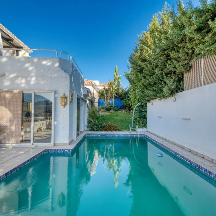 Sale of detached villa in Nueva Andalucía