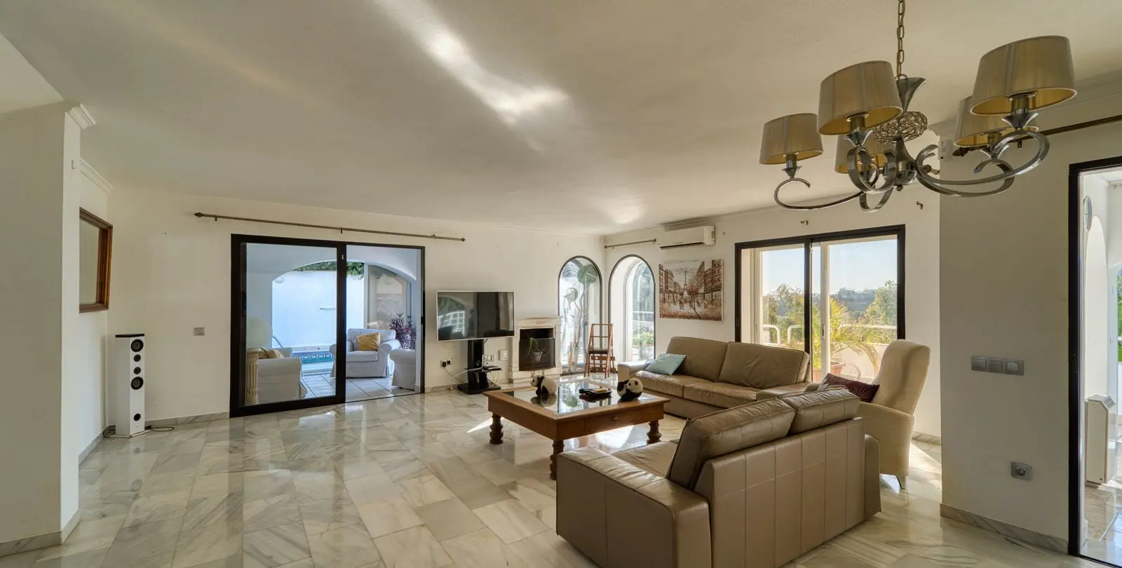 Sale of detached villa in Nueva Andalucía 3