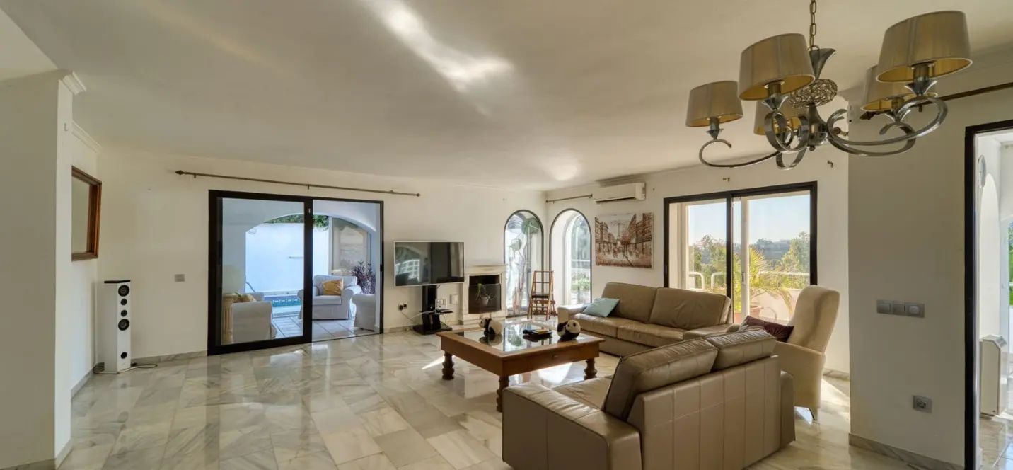 Sale of detached villa in Nueva Andalucía 2