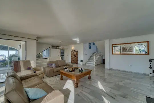 Image 4 thumb