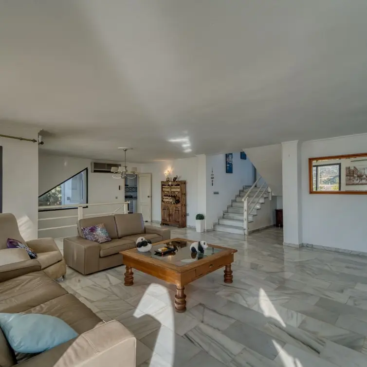 Sale of detached villa in Nueva Andalucía