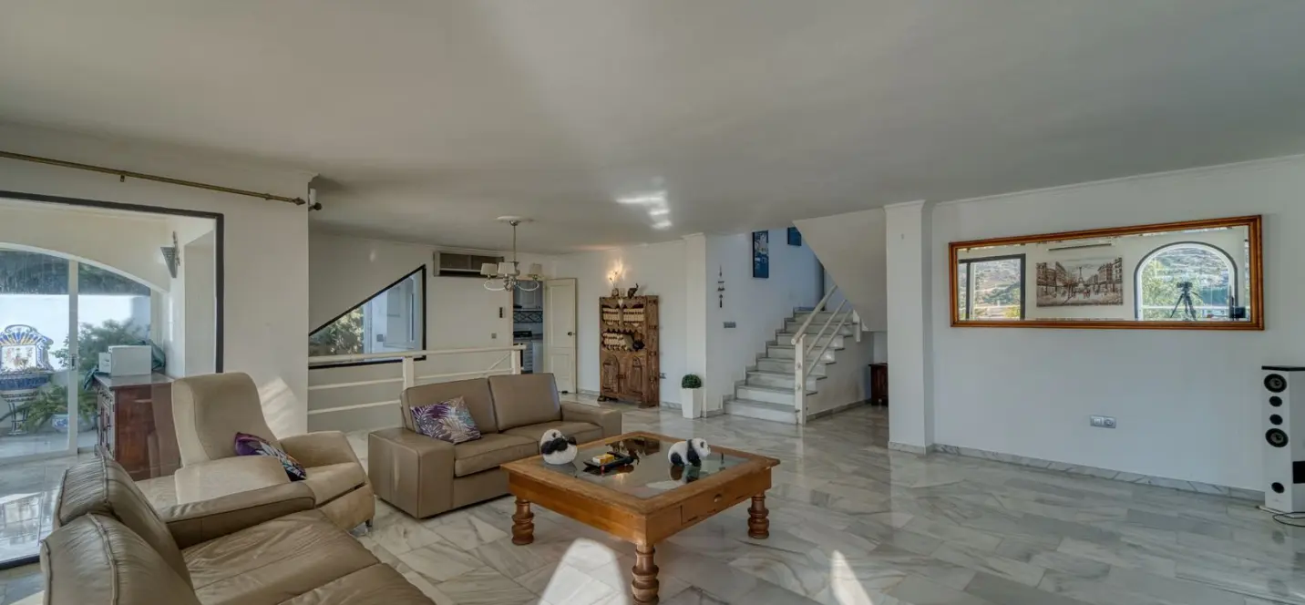 Sale of detached villa in Nueva Andalucía 3