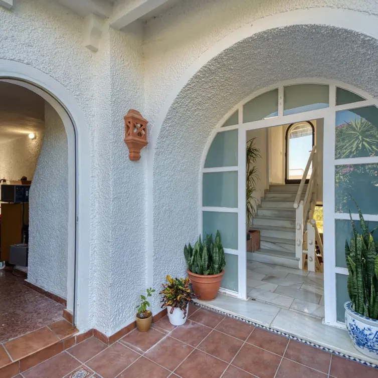 Sale of detached villa in Nueva Andalucía